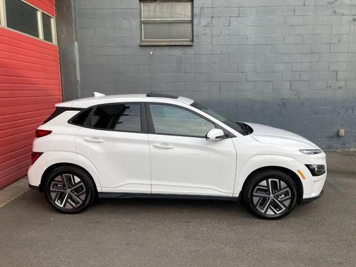 2022 Hyundai KONA EV SEL 4dr Crossover