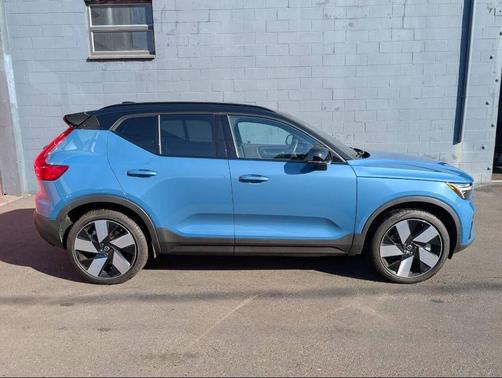 2023 Volvo XC40 Recharge Pure Electric Twin Ultimate eAWD 4dr SUV