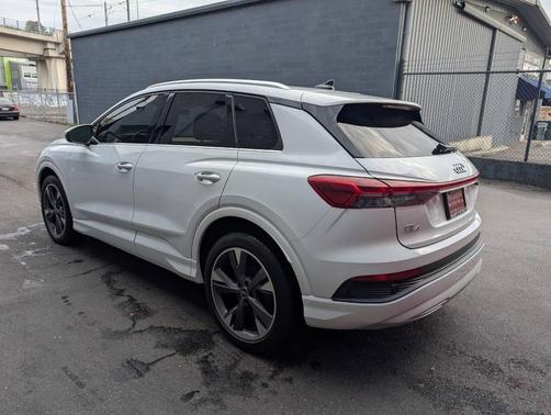 2022 Audi e-tron Premium Plus