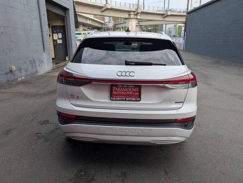 2022 Audi e-tron Premium Plus