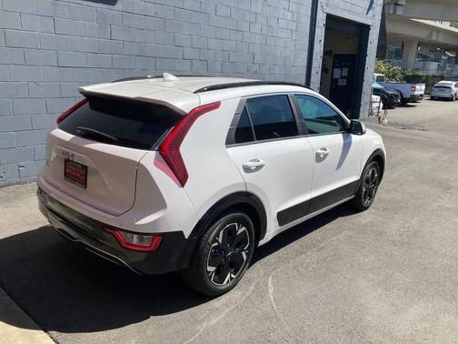 Snow White Pearl 2024 Kia Niro EV Wind