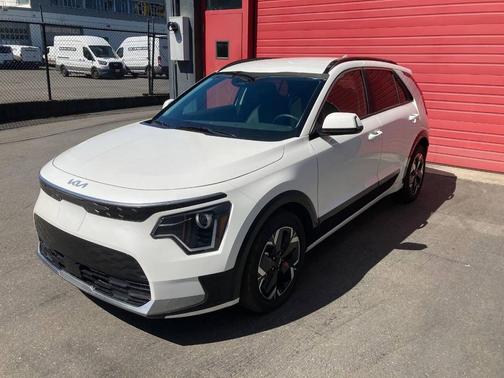 Snow White Pearl 2024 Kia Niro EV Wind