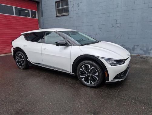 Snow White Pearl 2024 Kia EV6 Wind