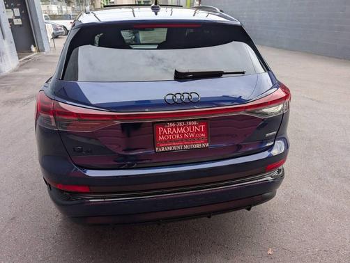 2022 Audi e-tron Premium Plus