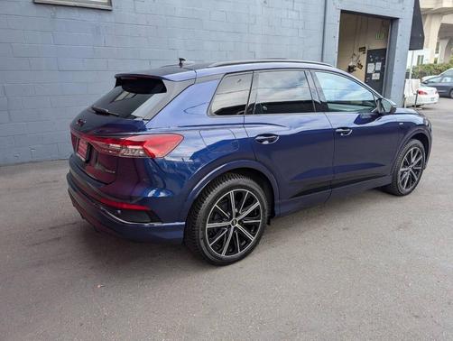 2022 Audi e-tron Premium Plus
