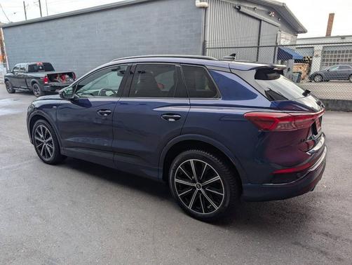 2022 Audi e-tron Premium Plus