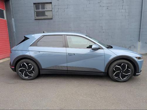 2024 Hyundai IONIQ 5 SE