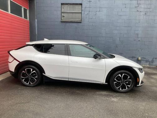 2024 Kia EV6 Wind AWD 4dr Crossover