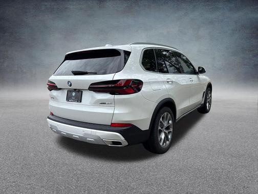 Mineral White Metallic 2026 BMW X5 xDrive40i