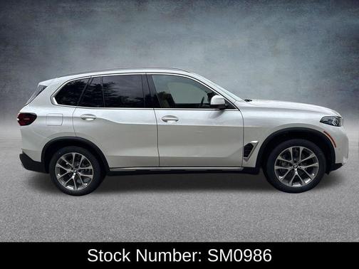 Mineral White Metallic 2026 BMW X5 xDrive40i