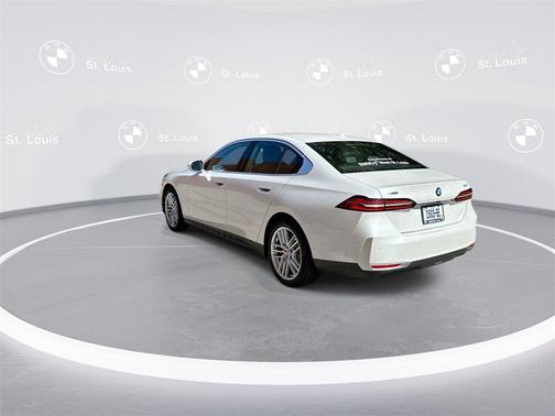 2025 BMW 530 i xDrive