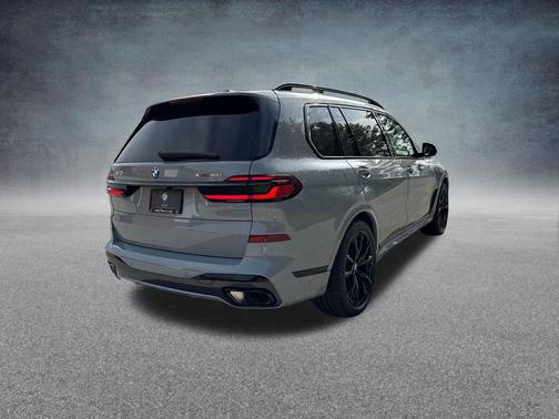 Brooklyn Grey Metallic 2026 BMW X7 xDrive40i