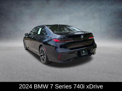 Carbon Black Metallic 2024 BMW 740 xDrive