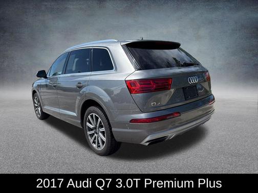 Graphite Gray Metallic 2017 Audi Q7 3.0T Premium