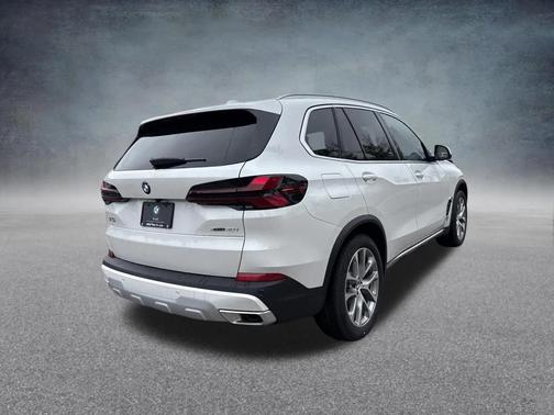 Mineral White Metallic 2026 BMW X5 xDrive40i