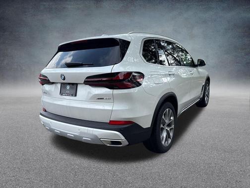 Mineral White Metallic 2026 BMW X5 xDrive40i