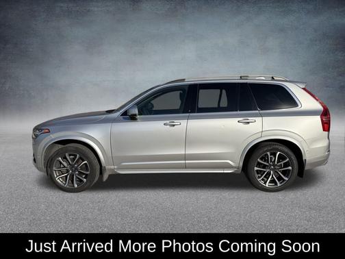 2018 Volvo XC90 T6 Momentum