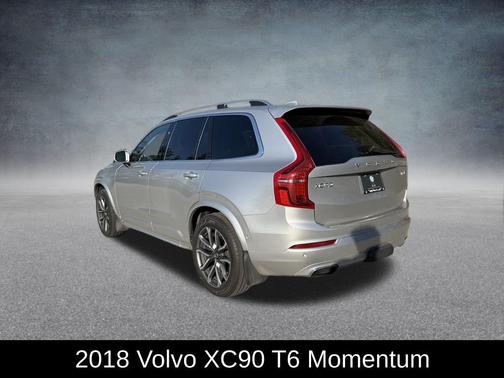 2018 Volvo XC90 T6 Momentum
