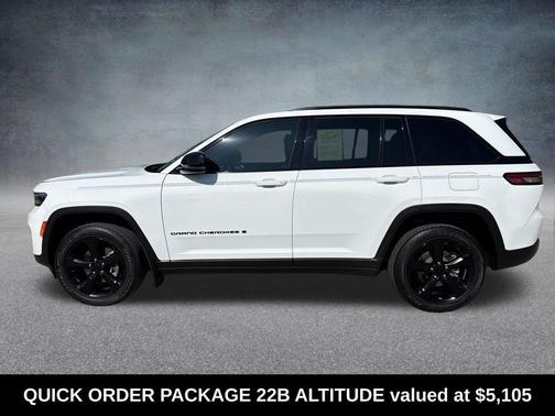 Bright White Clearcoat 2022 Jeep Grand Cherokee Altitude