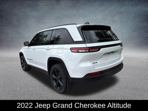 Bright White Clearcoat 2022 Jeep Grand Cherokee Altitude