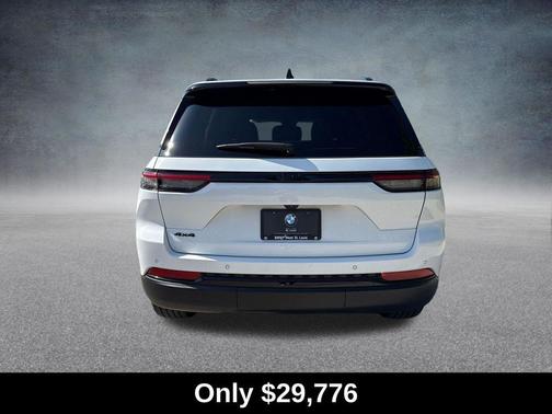 Bright White Clearcoat 2022 Jeep Grand Cherokee Altitude