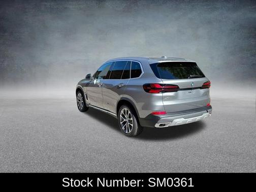 Skyscraper Grey Metallic 2026 BMW X5 xDrive40i