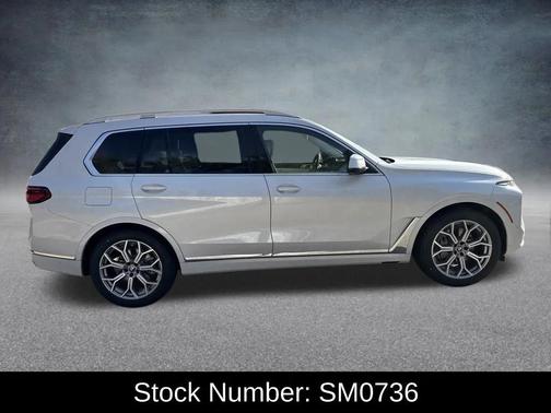 Mineral White Metallic 2026 BMW X7 xDrive40i