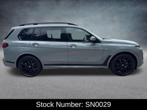 Brooklyn Grey Metallic 2027 BMW X7 xDrive40i