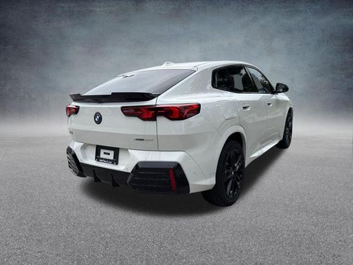 Alpine White 2026 BMW X2 xDrive28i