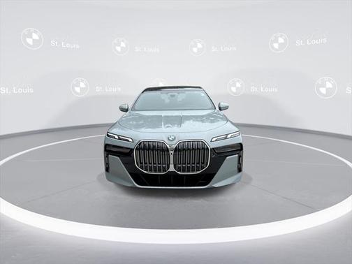 2025 BMW 740 i xDrive