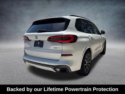 Mineral White Metallic 2023 BMW X5 xDrive40i