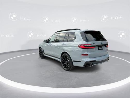 2025 BMW X7 M60i