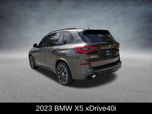 Manhattan Green Metallic 2023 BMW X5 xDrive40i