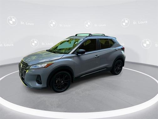 2022 Nissan Kicks SR