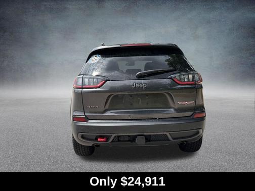 Granite Crystal Metallic Clearcoat 2022 Jeep Cherokee Trailhawk