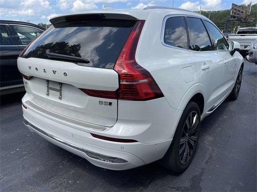 2023 Volvo XC60 B5 Plus Bright Theme