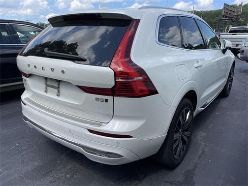 2023 Volvo XC60 B5 Plus Bright Theme
