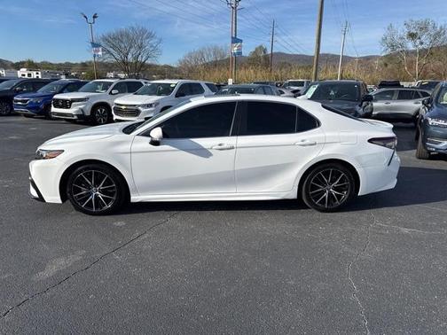 2024 Toyota Camry Hybrid SE