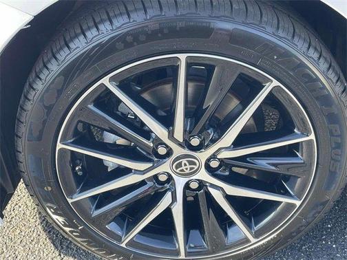 2024 Toyota Camry Hybrid SE