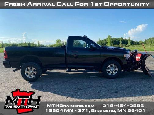 Diamond Black Crystal Pearlcoat 2022 RAM 2500 Big Horn Regular Cab 4x4 8' Box