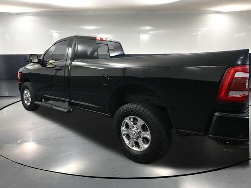Diamond Black Crystal Pearlcoat 2022 RAM 2500 Big Horn Regular Cab 4x4 8' Box