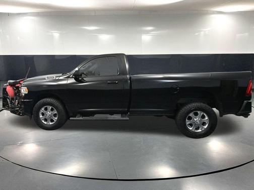 Diamond Black Crystal Pearlcoat 2022 RAM 2500 Big Horn Regular Cab 4x4 8' Box