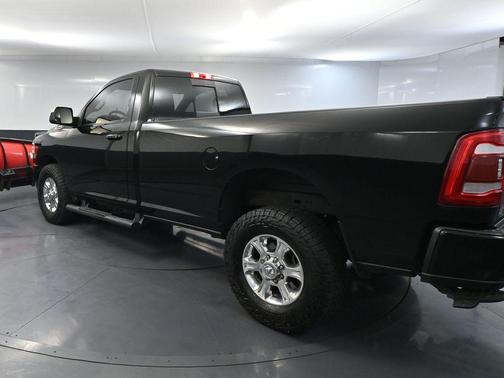 Diamond Black Crystal Pearlcoat 2022 RAM 2500 Big Horn Regular Cab 4x4 8' Box