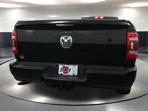 Diamond Black Crystal Pearlcoat 2022 RAM 2500 Big Horn Regular Cab 4x4 8' Box