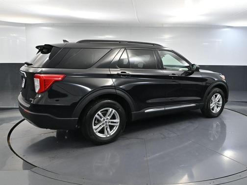 AGATE BLACK 2022 Ford Explorer XLT
