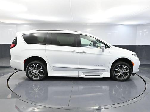 2022 Chrysler Pacifica L