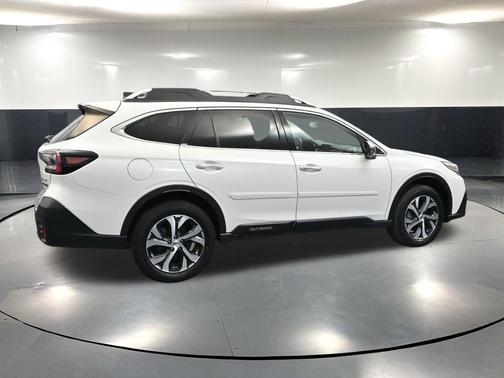 Crystal White Pearl 2022 Subaru Outback Touring XT