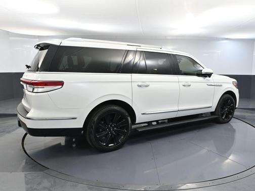 2022 Lincoln Navigator L Reserve