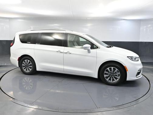 2021 Chrysler Pacifica Hybrid Touring L