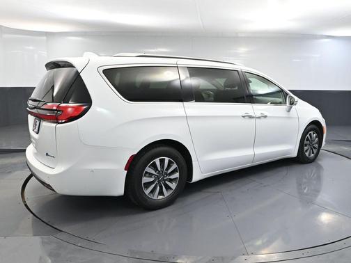 2021 Chrysler Pacifica Hybrid Touring L